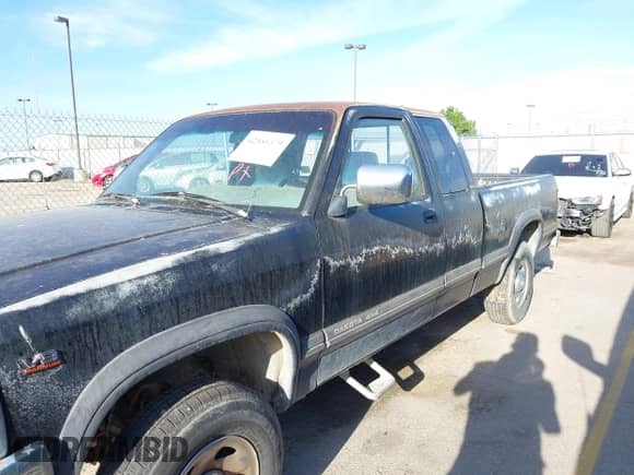 1996 Dodge Dakota with VIN 1B7GG23Y5TS686083, listed as a IAAI auction lot 42586379 with 120,542 mi miles and . Bid and sale history available at DreamBid. Image 12.