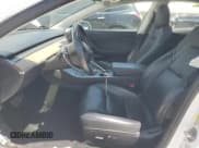 ✅ 2018 Tesla Model 3 Long Range Battery • VIN: 5YJ3E1EB6JF067834 • Lot: 55441405. Wystawiony na Copart z przebiegiem 82 065 mil. Bezpłatny archiwum sprzedaży aukcyjnych z USA i szczegółowy raport historii pojazdu na DreamBid. Zdjęcie 7.