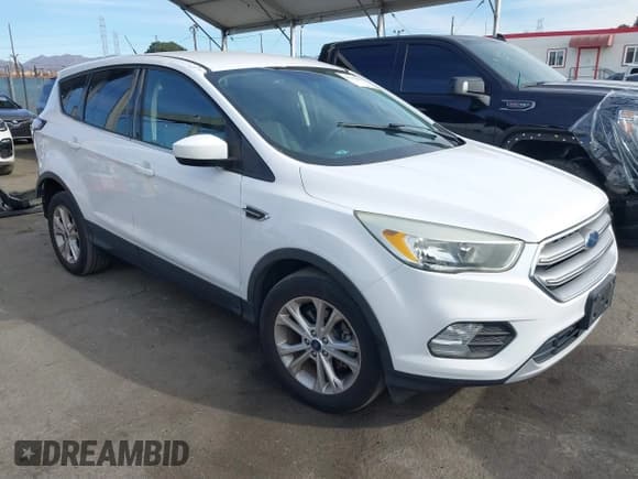 ✅ 2017 Ford Escape SE • VIN: 1FMCU0GD9HUD20265 • Lot: 41389092. Wystawiony na IAAI z przebiegiem 66 778 mil. Bezpłatny archiwum sprzedaży aukcyjnych z USA i szczegółowy raport historii pojazdu na DreamBid. Zdjęcie 1.