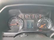 ✅ 2019 Chevrolet Silverado 1500 Custom • VIN: 2GCVKMEC6K1151636 • Lot: 62120874. Wystawiony na Copart z przebiegiem 51 561 mil. Bezpłatny archiwum sprzedaży aukcyjnych z USA i szczegółowy raport historii pojazdu na DreamBid. Zdjęcie 9.