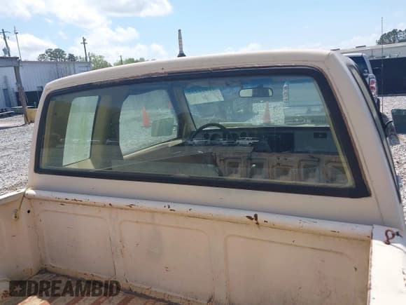 ✅ 1985 Chevrolet S-10 • VIN: 1GCCS14B6F2250039 • Лот: 41926232. Опубликован ранее на IAAI с пробегом 336 925 миль. Бесплатный доступ к архиву аукционных продаж из США и подробный отчёт об истории автомобиля на DreamBid. Изображение 8.