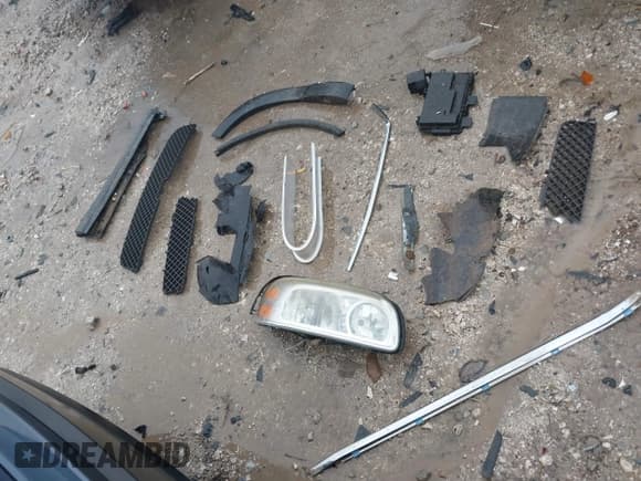 ✅ 2018 Toyota Highlander LE • VIN: 5TDBZRFH0JS840018 • Lot: 41621355. Wystawiony na IAAI z przebiegiem 128 495 mil. Bezpłatny archiwum sprzedaży aukcyjnych z USA i szczegółowy raport historii pojazdu na DreamBid. Zdjęcie 12.