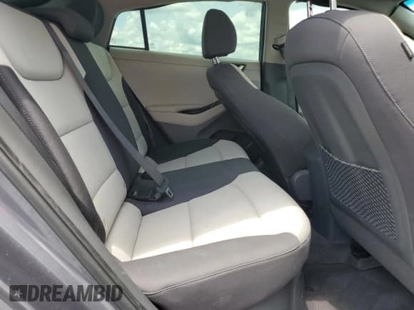 ✅ 2017 Hyundai Ioniq Blue • VIN: KMHC65LC5HU047944 • Lot: 55508195. Wystawiony na Copart z przebiegiem 65 406 mil. Bezpłatny archiwum sprzedaży aukcyjnych z USA i szczegółowy raport historii pojazdu na DreamBid. Zdjęcie 10.