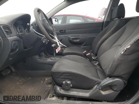 ✅ 2010 Hyundai Accent GS • VIN: KMHCM3AC7AU154898 • Лот: 83039464. Опубликован ранее на Copart с пробегом 175 886 миль. Бесплатный доступ к архиву аукционных продаж из США и подробный отчёт об истории автомобиля на DreamBid. Изображение 7.