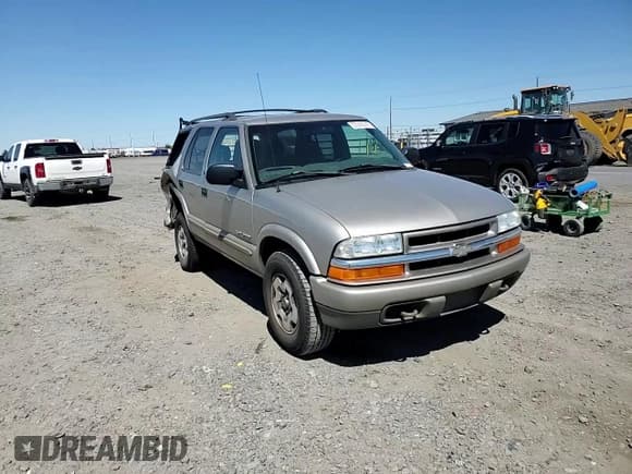 ✅ 2002 Chevrolet Blazer LS • VIN: 1GNDT13W02K212586 • Lot: 63043045. Wystawiony na Copart z przebiegiem 144 728 mil. Bezpłatny archiwum sprzedaży aukcyjnych z USA i szczegółowy raport historii pojazdu na DreamBid. Zdjęcie 14.