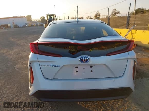 ✅ 2022 Toyota Prius LE • VIN: JTDKAMFP1N3227978 • Lot: 43046032. Wystawiony na IAAI z przebiegiem 5 113 mil. Bezpłatny archiwum sprzedaży aukcyjnych z USA i szczegółowy raport historii pojazdu na DreamBid. Zdjęcie 16.