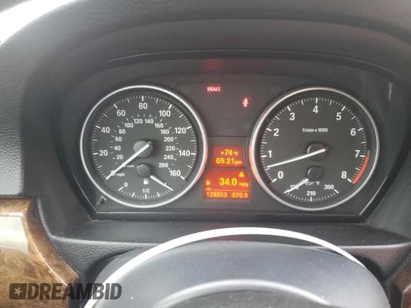 ✅ 2007 BMW 3 Series 328i • VIN: WBAWB33547PU87683 • Lot: 73651604. Wystawiony na Copart z przebiegiem 128 353 mil. Bezpłatny archiwum sprzedaży aukcyjnych z USA i szczegółowy raport historii pojazdu na DreamBid. Zdjęcie 9.