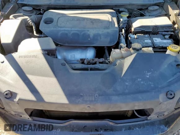 ✅ 2019 Jeep Cherokee Latitude • VIN: 1C4PJLCB2KD348260 • Lot: 90700975. Wystawiony na Copart z przebiegiem 118 193 mil. Bezpłatny archiwum sprzedaży aukcyjnych z USA i szczegółowy raport historii pojazdu na DreamBid. Zdjęcie 12.