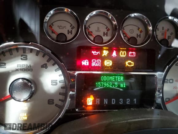 ✅ 2009 Ford F-250 XL • VIN: 1FTSW215X9EB05562 • Lot: 46022815. Wystawiony na Copart z przebiegiem 157 962 mil. Bezpłatny archiwum sprzedaży aukcyjnych z USA i szczegółowy raport historii pojazdu na DreamBid. Zdjęcie 9.