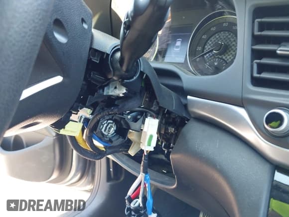 ✅ 2019 Hyundai Elantra SEL • VIN: 5NPD84LF6KH472226 • Lot: 42603796. Listed on IAAI with 70,229 mi. Free auction sales archive from the USA and detailed vehicle history report at DreamBid. Image 6.