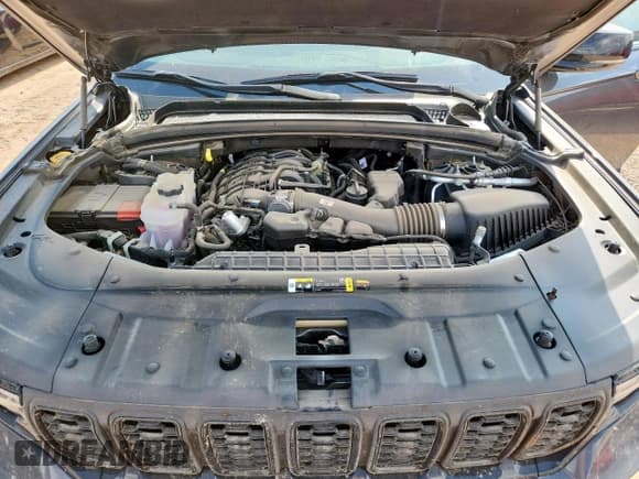 ✅ 2025 Jeep Grand Cherokee Altitude • VIN: 1C4RJHAG2SC279628 • Lot: 62747275. Listed on Copart with 7,012 mi. Free auction sales archive from the USA and detailed vehicle history report at DreamBid. Image 12.