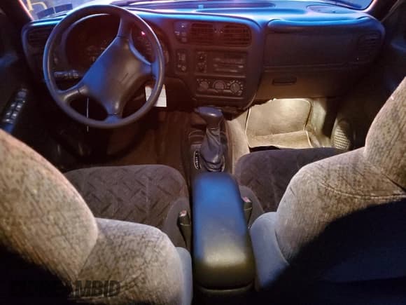 ✅ 1998 GMC Jimmy SLS • VIN: 1GKDT13W9W2506846 • Lot: 84854964. Listed on Copart with 151,051 mi. Free auction sales archive from the USA and detailed vehicle history report at DreamBid. Image 8.