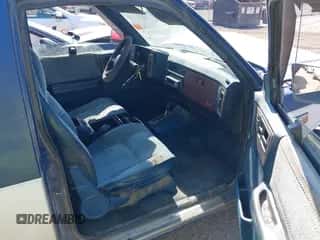 1989 Chevrolet Blazer z VIN 1GNCT18Z2K0158198, wystawiony jako IAAI lot #43234044 z przebiegiem 218 802 mil mil oraz . Historia ofert i sprzedaży dostępna na DreamBid. Obrazek 5.