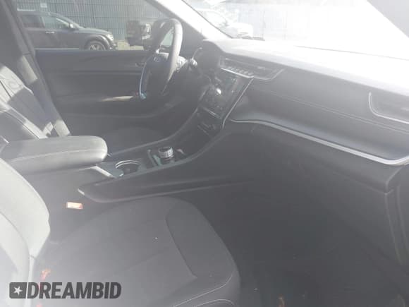 ✅ 2024 Jeep Grand Cherokee Altitude • VIN: 1C4RJKAG5R8543550 • Lot: 41793771. Listed on IAAI with 3,324 mi. Free auction sales archive from the USA and detailed vehicle history report at DreamBid. Image 5.