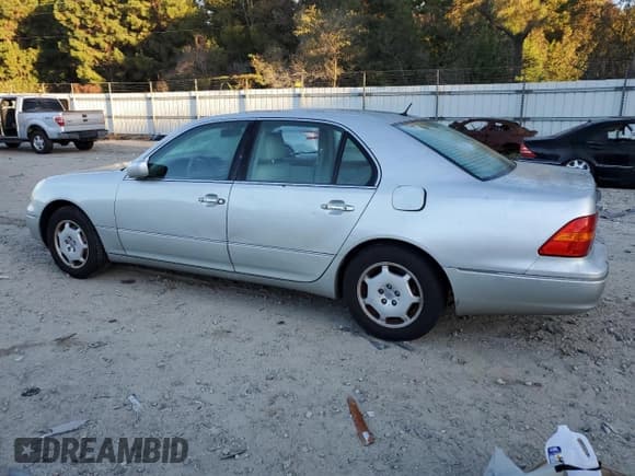 ✅ 2002 Lexus LS 430 • VIN: JTHBN30F120058765 • Лот: 87379745. Опубликован ранее на Copart с пробегом 285 674 миль. Бесплатный доступ к архиву аукционных продаж из США и подробный отчёт об истории автомобиля на DreamBid. Изображение 2.