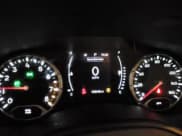 ✅ 2020 Jeep Renegade Latitude • VIN: ZACNJBBB9LPM13804 • Lot: 93406615. Wystawiony na Copart z przebiegiem 45 848 mil. Bezpłatny archiwum sprzedaży aukcyjnych z USA i szczegółowy raport historii pojazdu na DreamBid. Zdjęcie 9.