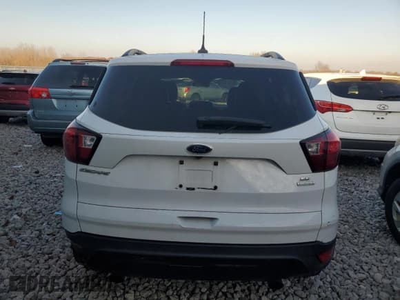 ✅ 2019 Ford Escape SE • VIN: 1FMCU0GD6KUB06745 • Лот: 91426035. Опубликован ранее на Copart с пробегом 130 285 миль. Бесплатный доступ к архиву аукционных продаж из США и подробный отчёт об истории автомобиля на DreamBid. Изображение 6.