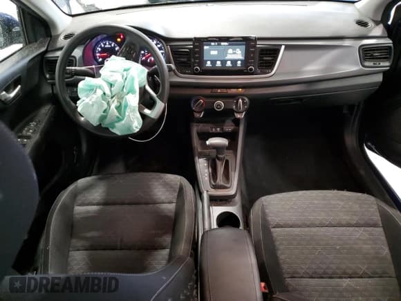 ✅ 2020 Kia Rio S • VIN: 3KPA24AD8LE358563 • Lot: 85188445. Wystawiony na Copart z przebiegiem 27 781 mil. Bezpłatny archiwum sprzedaży aukcyjnych z USA i szczegółowy raport historii pojazdu na DreamBid. Zdjęcie 8.
