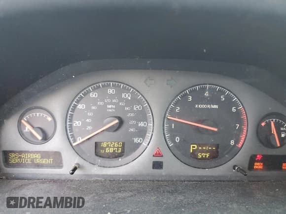 ✅ 2001 Volvo V70 • VIN: YV1SW61R011116151 • Lot: 82431115. Listed on Copart with 187,260 mi. Free auction sales archive from the USA and detailed vehicle history report at DreamBid. Image 9.