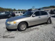 ✅ 2002 Lincoln Town Car Signature • VIN: 1LNHM82W52Y668089 • Lot: 89488895. Listed on Copart with 275,627 mi. Free auction sales archive from the USA and detailed vehicle history report at DreamBid. Image 1.