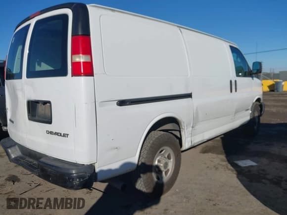 ✅ 2005 Chevrolet Express Cargo • VIN: 1GCGG25V951167128 • Lot: 43757634. Wystawiony na IAAI z przebiegiem 283 747 mil. Bezpłatny archiwum sprzedaży aukcyjnych z USA i szczegółowy raport historii pojazdu na DreamBid. Zdjęcie 4.
