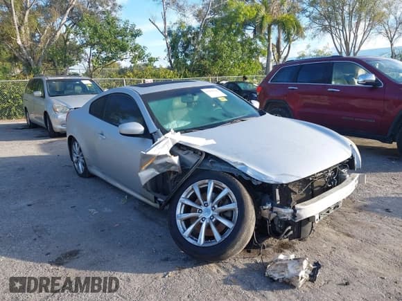 ✅ 2014 Infiniti Q60 • VIN: JN1CV6ELXEM131542 • Lot: 41167141. Wystawiony na IAAI z przebiegiem 189 581 mil. Bezpłatny archiwum sprzedaży aukcyjnych z USA i szczegółowy raport historii pojazdu na DreamBid. Zdjęcie 1.