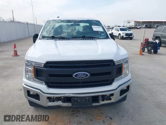 ✅ 2018 Ford F-150 XL • VIN: 1FTFX1CGXJKE24487 • Lot: 41580020. Wystawiony na IAAI z przebiegiem 119 457 mil. Bezpłatny archiwum sprzedaży aukcyjnych z USA i szczegółowy raport historii pojazdu na DreamBid. Zdjęcie 12.