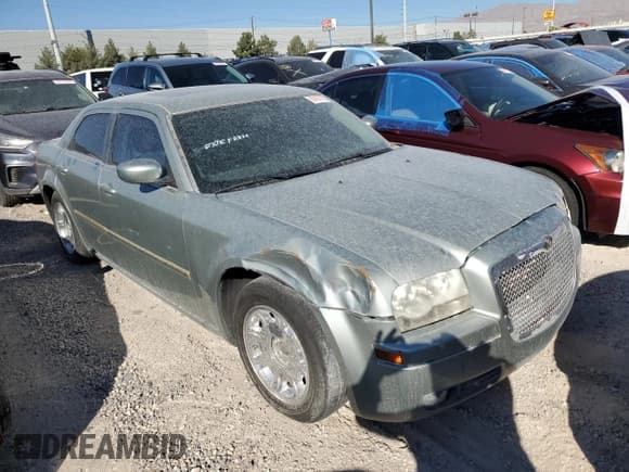 ✅ 2006 Chrysler 300 Touring • VIN: 2C3LA53G96H189949 • Lot: 80407765. Listed on Copart with 160,132 mi. Free auction sales archive from the USA and detailed vehicle history report at DreamBid. Image 4.