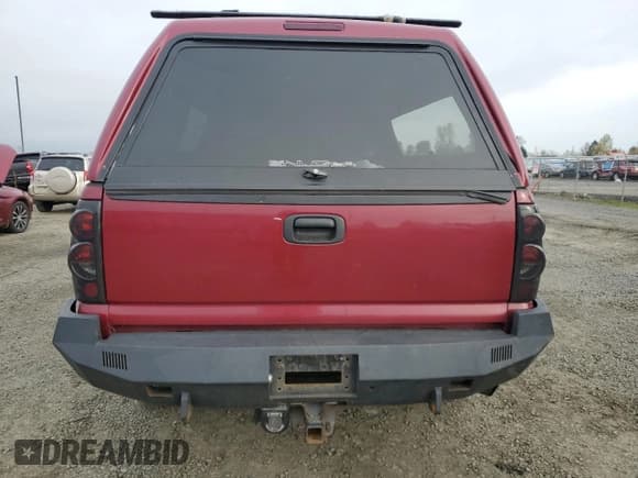 ✅ 2005 Chevrolet Silverado 2500HD LS • VIN: 1GCHK23275F933680 • Lot: 90767445. Wystawiony na Copart z przebiegiem 198 469 mil. Bezpłatny archiwum sprzedaży aukcyjnych z USA i szczegółowy raport historii pojazdu na DreamBid. Zdjęcie 6.