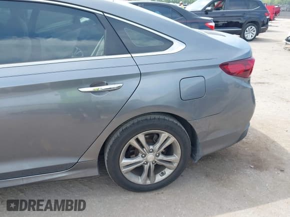 ✅ 2019 Hyundai Sonata Sport • VIN: 5NPE34AF6KH809466 • Lot: 43168000. Listed on IAAI with 88,096 mi. Free auction sales archive from the USA and detailed vehicle history report at DreamBid. Image 6.
