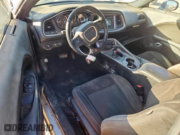 ✅ 2015 Dodge Challenger SXT • VIN: 2C3CDZAG8FH851196 • Lot: 91738065. Wystawiony na Copart z przebiegiem 99 457 mil. Bezpłatny archiwum sprzedaży aukcyjnych z USA i szczegółowy raport historii pojazdu na DreamBid. Zdjęcie 8.