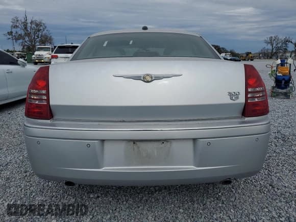 ✅ 2006 Chrysler 300 C • VIN: 2C3LA63H76H135354 • Lot: 88823075. Listed on Copart with 33,488 mi. Free auction sales archive from the USA and detailed vehicle history report at DreamBid. Image 6.