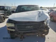 ✅ 2004 GMC Sierra 1500 SLE • VIN: 2GTEC19VX41186464 • Лот: 86314465. Опубликован ранее на Copart с пробегом 177 402 миль. Бесплатный доступ к архиву аукционных продаж из США и подробный отчёт об истории автомобиля на DreamBid. Изображение 5.