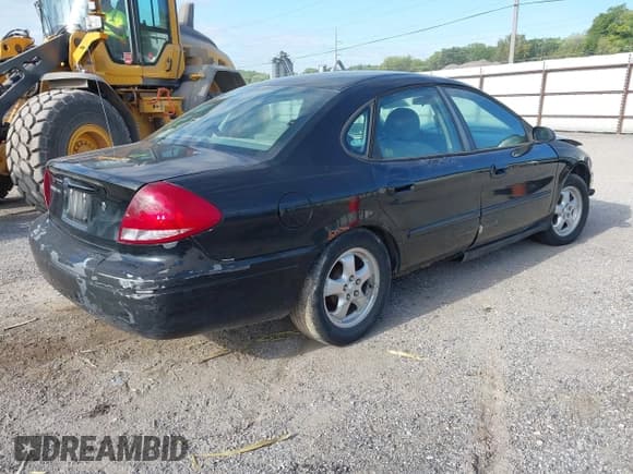 ✅ 2004 Ford Taurus SE • VIN: 1FAFP53284G179777 • Lot: 43053159. Wystawiony na IAAI z przebiegiem Nie podano. Bezpłatny archiwum sprzedaży aukcyjnych z USA i szczegółowy raport historii pojazdu na DreamBid. Zdjęcie 4.