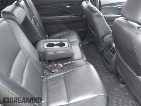 ✅ 2021 Honda Pilot Special Edition • VIN: 5FNYF6H27MB005973 • Lot: 43742125. Listed on IAAI with 1,013 mi. Free auction sales archive from the USA and detailed vehicle history report at DreamBid. Image 5.