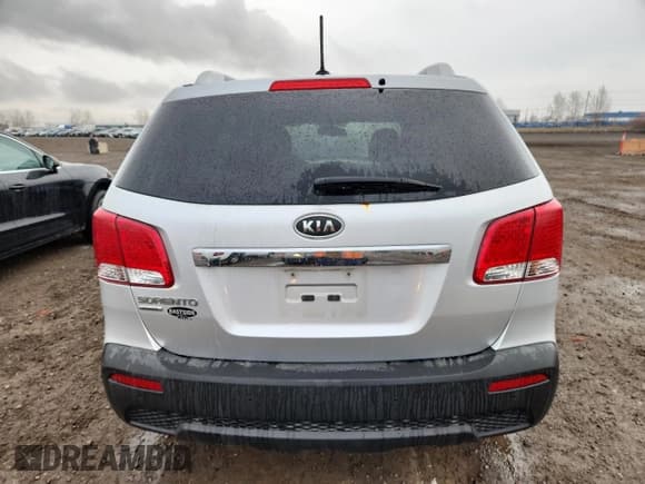 ✅ 2012 Kia Sorento LX • VIN: 5XYKTDA20CG220888 • Lot: 93022795. Wystawiony na Copart z przebiegiem 101 283 mil. Bezpłatny archiwum sprzedaży aukcyjnych z USA i szczegółowy raport historii pojazdu na DreamBid. Zdjęcie 6.