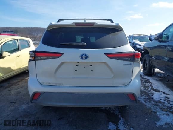 ✅ 2021 Toyota Highlander Hybrid LE • VIN: 5TDZARAH3MS507748 • Lot: 41580735. Listed on IAAI with 52,696 mi. Free auction sales archive from the USA and detailed vehicle history report at DreamBid. Image 16.