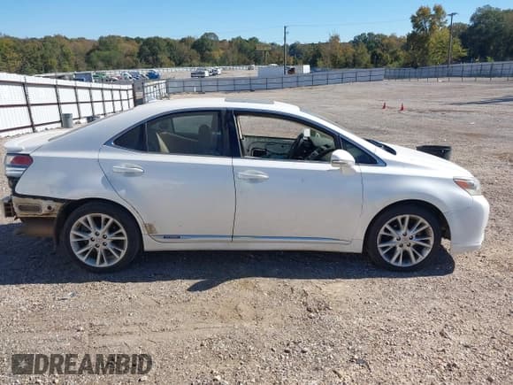 ✅ 2010 Lexus HS 250h Premium • VIN: JTHBB1BA9A2013218 • Lot: 43523970. Wystawiony na IAAI z przebiegiem Nie podano. Bezpłatny archiwum sprzedaży aukcyjnych z USA i szczegółowy raport historii pojazdu na DreamBid. Zdjęcie 13.