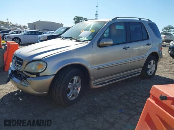 ✅ 2005 Mercedes-Benz M 350 • VIN: 4JGAB57E35A541974 • Lot: 43697193. Listed on IAAI with 327,784 mi. Free auction sales archive from the USA and detailed vehicle history report at DreamBid. Image 18.