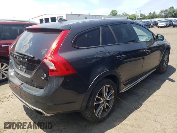 ✅ 2015 Volvo V60 T5 Platinum • VIN: YV4612HM0F1000445 • Лот: 59523244. Опубликован ранее на Copart с пробегом 126 857 миль. Бесплатный доступ к архиву аукционных продаж из США и подробный отчёт об истории автомобиля на DreamBid. Изображение 3.
