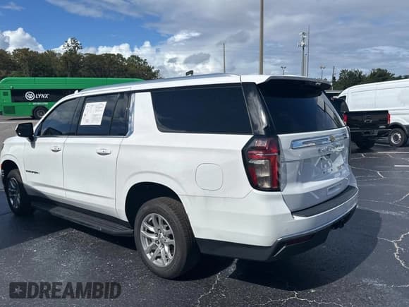 ✅ 2021 Chevrolet Suburban LS • VIN: 1GNSCBKD7MR301059 • Лот: 77436554. Опубликован ранее на Copart с пробегом 54 279 миль. Бесплатный доступ к архиву аукционных продаж из США и подробный отчёт об истории автомобиля на DreamBid. Изображение 3.