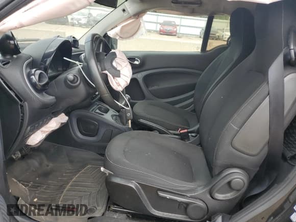 ✅ 2016 Smart fortwo Prime • VIN: WMEFJ5DA4GK054621 • Lot: 68703105. Wystawiony na Copart z przebiegiem 70 845 mil. Bezpłatny archiwum sprzedaży aukcyjnych z USA i szczegółowy raport historii pojazdu na DreamBid. Zdjęcie 7.