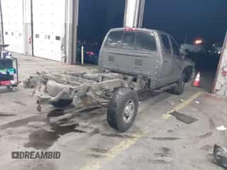 2004 Dodge 3500 ST z VIN 3D7LU38C34G264693, wystawiony jako IAAI lot #41078087 z przebiegiem 201 833 mil mil oraz . Historia ofert i sprzedaży dostępna na DreamBid. Obrazek 4.