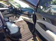 ✅ 2024 Kia Carnival LX • VIN: KNDNB4H36R6399142 • Lot: 43044258. Wystawiony na IAAI z przebiegiem 13 093 mil. Bezpłatny archiwum sprzedaży aukcyjnych z USA i szczegółowy raport historii pojazdu na DreamBid. Zdjęcie 5.