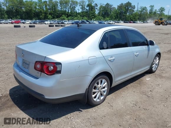✅ 2010 Volkswagen Jetta Limited Edition • VIN: 3VWRZ7AJ9AM037296 • Lot: 42565746. Listed on IAAI with 109,660 mi. Free auction sales archive from the USA and detailed vehicle history report at DreamBid. Image 4.