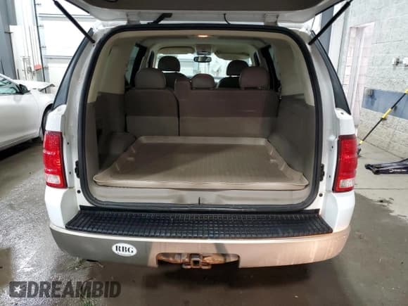 ✅ 2003 Ford Explorer • VIN: 1FMZU84K33ZB53800 • Лот: 46228105. Опубликован ранее на Copart с пробегом 185 178 миль. Бесплатный доступ к архиву аукционных продаж из США и подробный отчёт об истории автомобиля на DreamBid. Изображение 6.