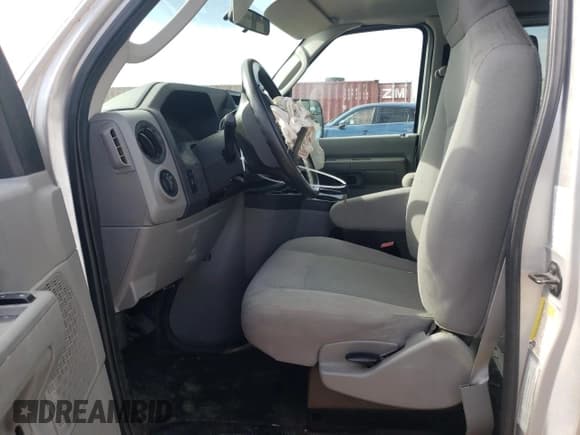 ✅ 2013 Ford Econoline Cargo Commercial • VIN: 1FTSS3EL1DDA10445 • Lot: 53448854. Wystawiony na Copart z przebiegiem 82 570 mil. Bezpłatny archiwum sprzedaży aukcyjnych z USA i szczegółowy raport historii pojazdu na DreamBid. Zdjęcie 7.