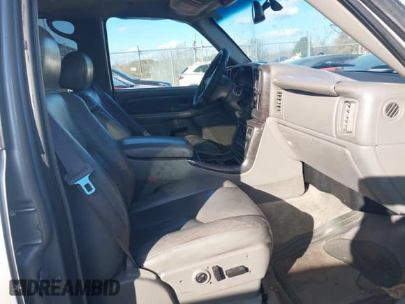 ✅ 2004 GMC Yukon XL • VIN: 1GKFK66U94J249791 • Лот: 43497569. Опубликован ранее на IAAI с пробегом 268 185 миль. Бесплатный доступ к архиву аукционных продаж из США и подробный отчёт об истории автомобиля на DreamBid. Изображение 5.