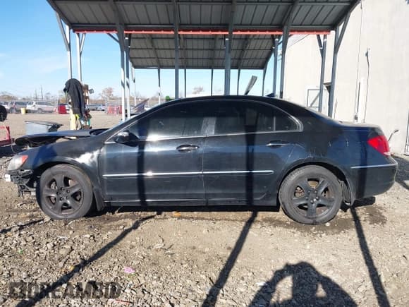 ✅ 2005 Acura RL • VIN: JH4KB16535C000963 • Lot: 43685681. Listed on IAAI with 172,192 mi. Free auction sales archive from the USA and detailed vehicle history report at DreamBid. Image 15.