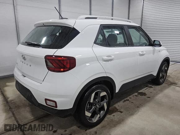 ✅ 2025 Hyundai Venue SEL • VIN: KMHRC8A36SU361939 • Лот: 86595455. Опубликован ранее на Copart с пробегом 5 300 миль. Бесплатный доступ к архиву аукционных продаж из США и подробный отчёт об истории автомобиля на DreamBid. Изображение 3.